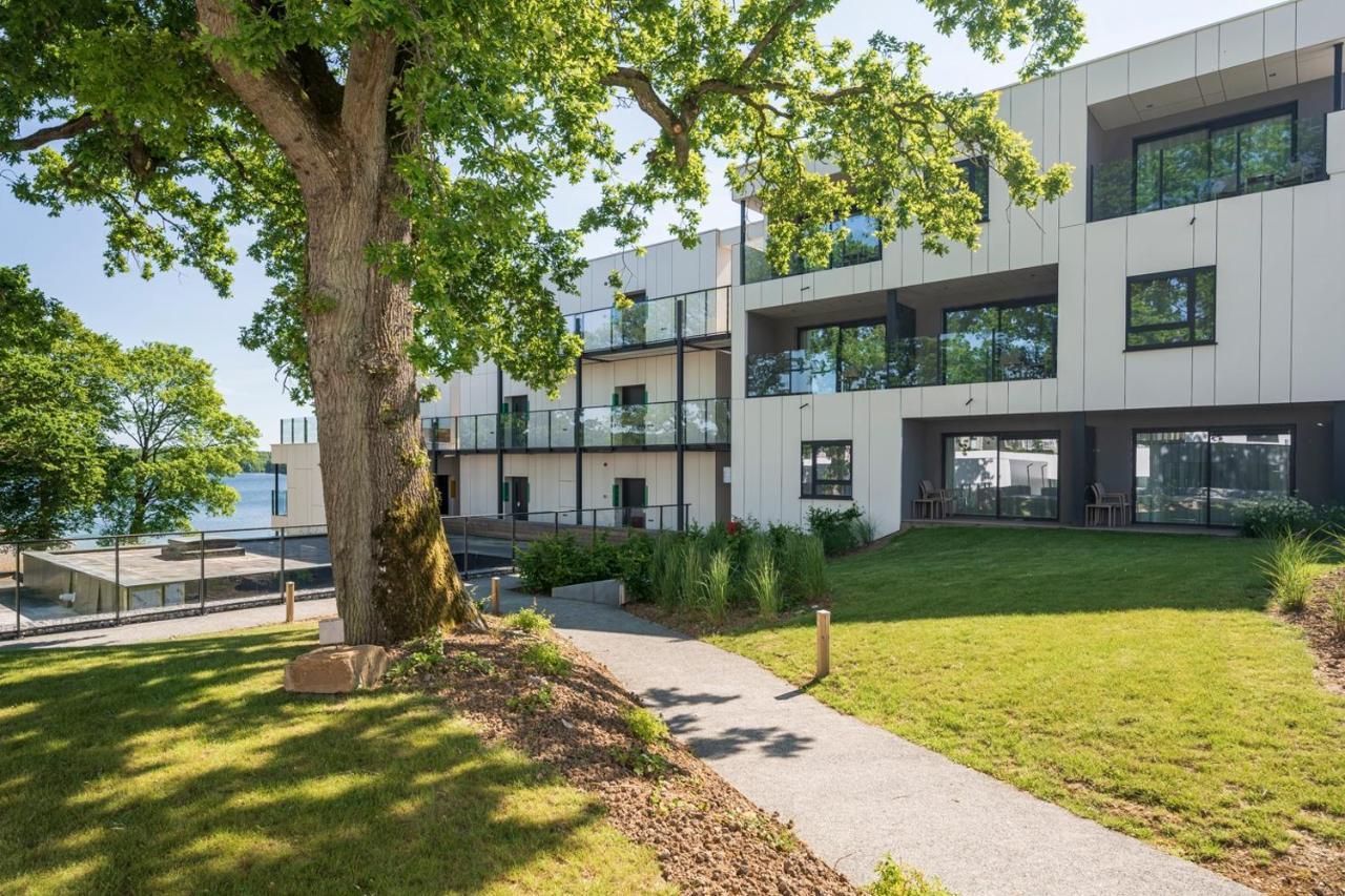 Golden Lakes Hotel Boussu-lez-Walcourt Bagian luar foto