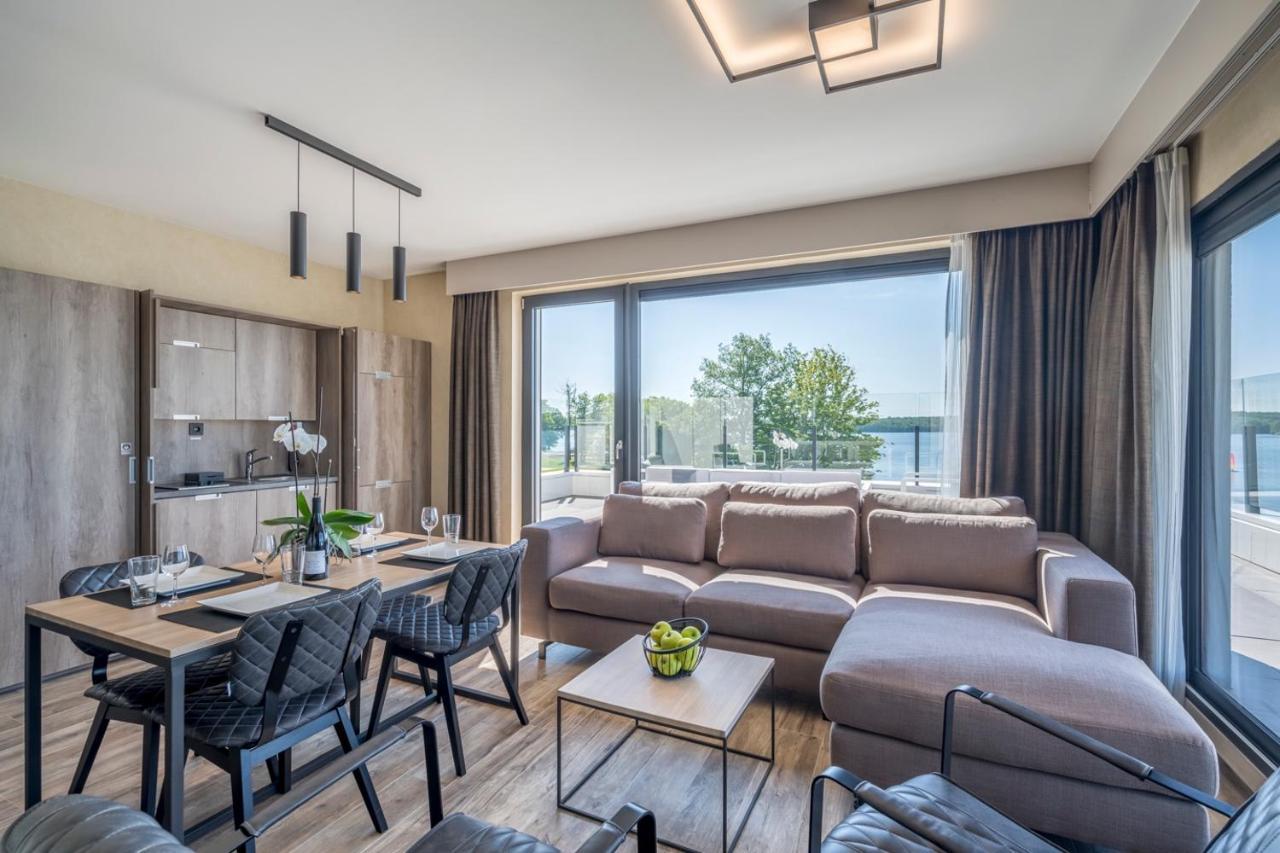 Golden Lakes Hotel Boussu-lez-Walcourt Bagian luar foto