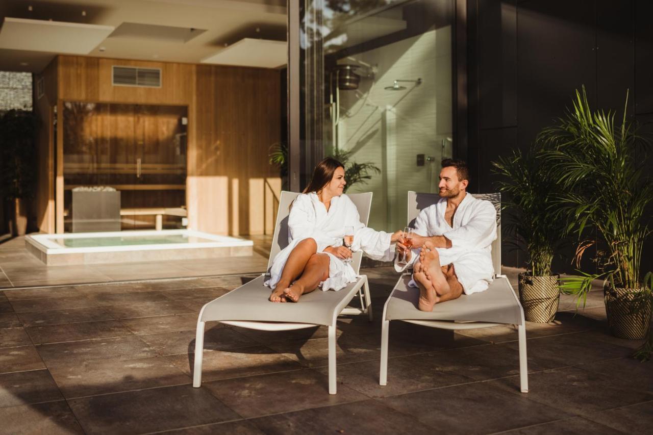 Golden Lakes Hotel Boussu-lez-Walcourt Bagian luar foto