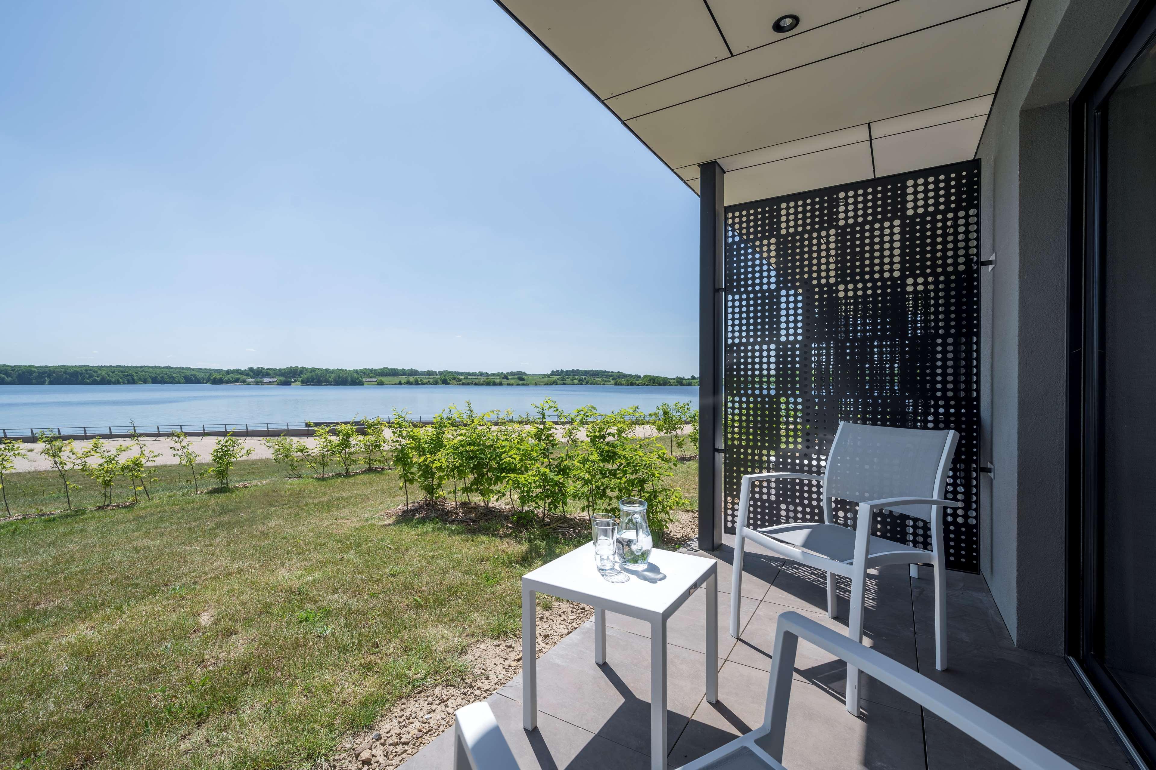 Golden Lakes Hotel Boussu-lez-Walcourt Bagian luar foto