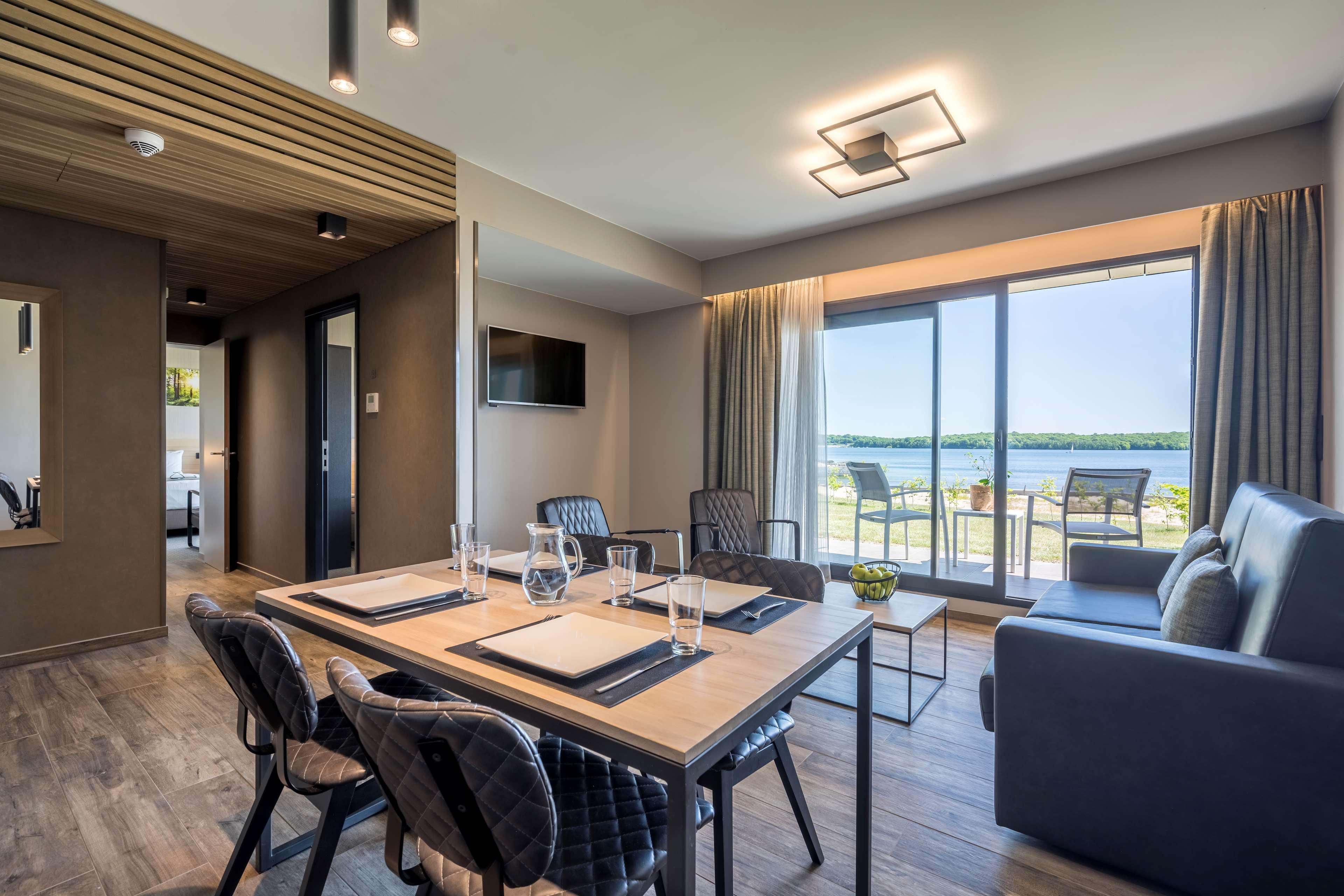 Golden Lakes Hotel Boussu-lez-Walcourt Bagian luar foto