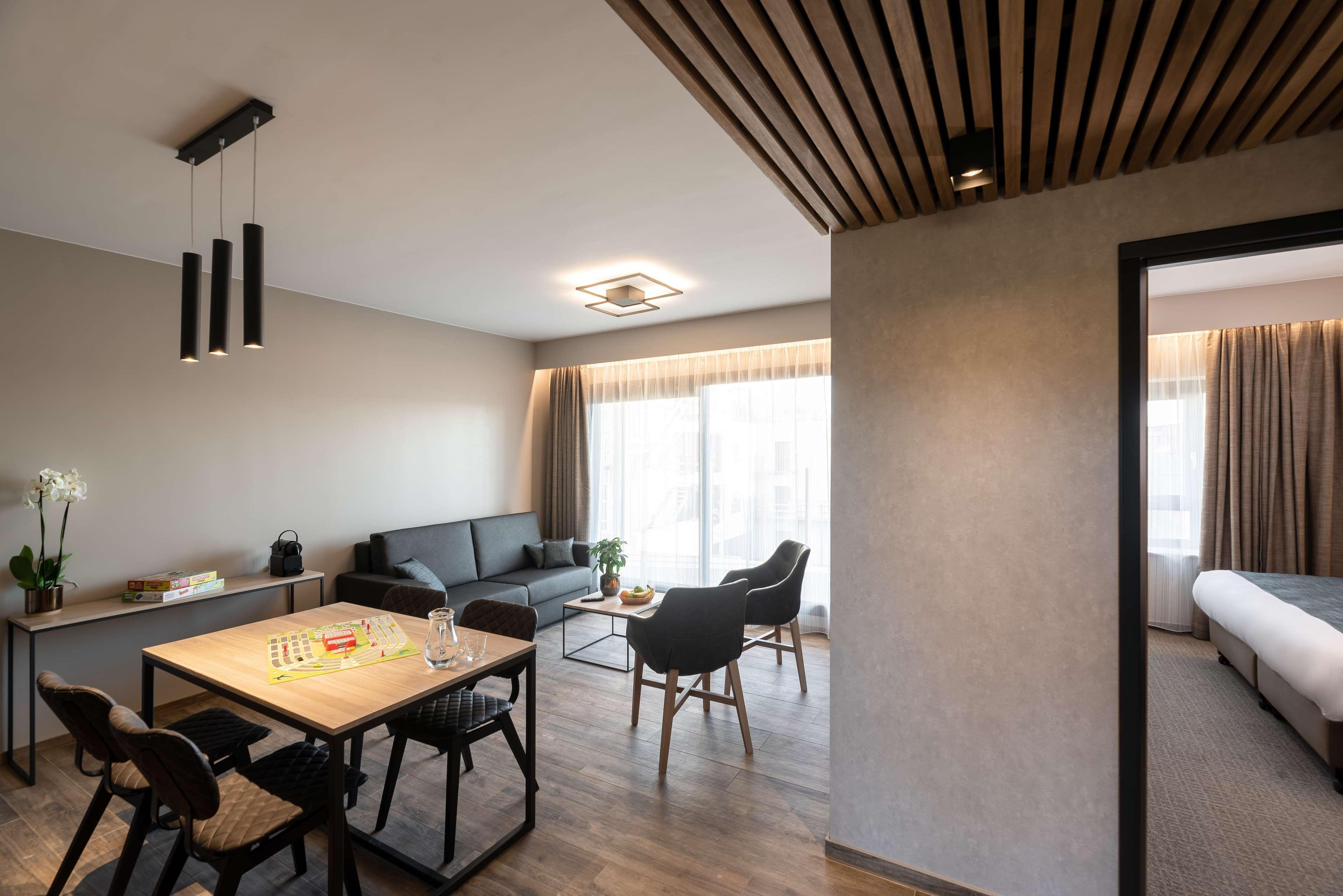 Golden Lakes Hotel Boussu-lez-Walcourt Bagian luar foto