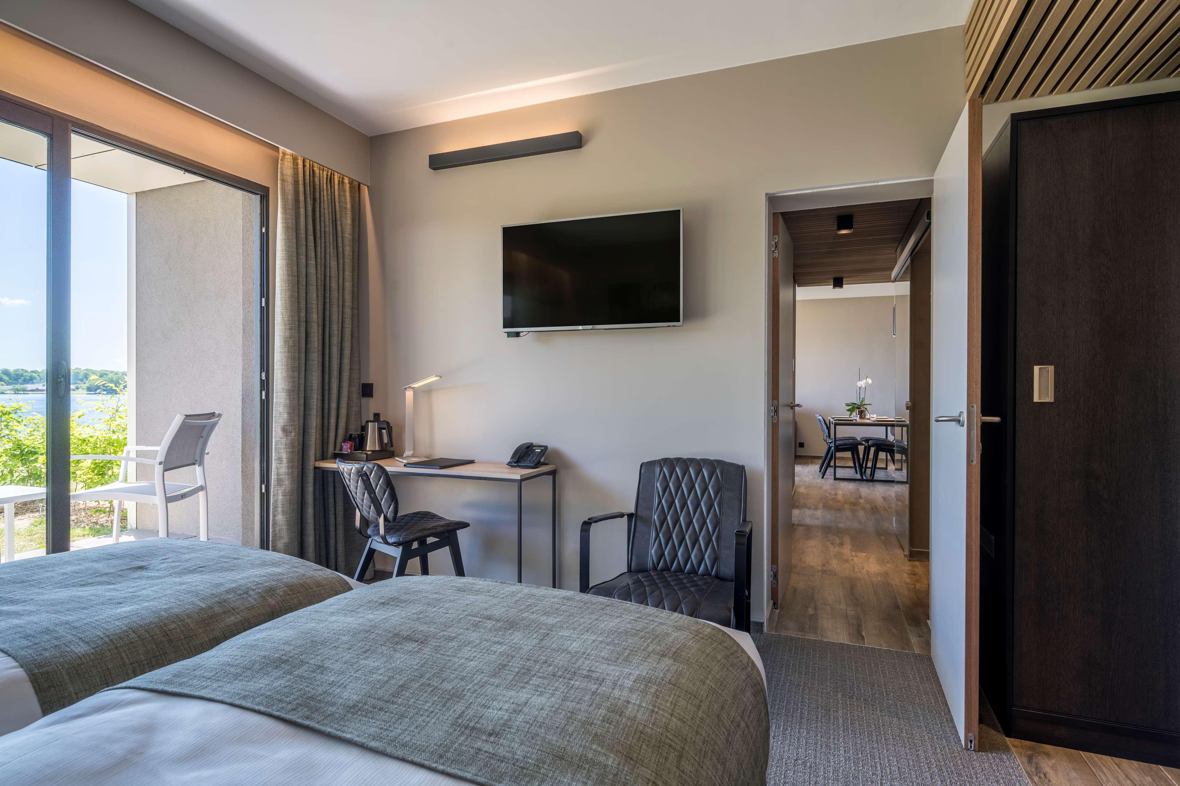 Golden Lakes Hotel Boussu-lez-Walcourt Bagian luar foto