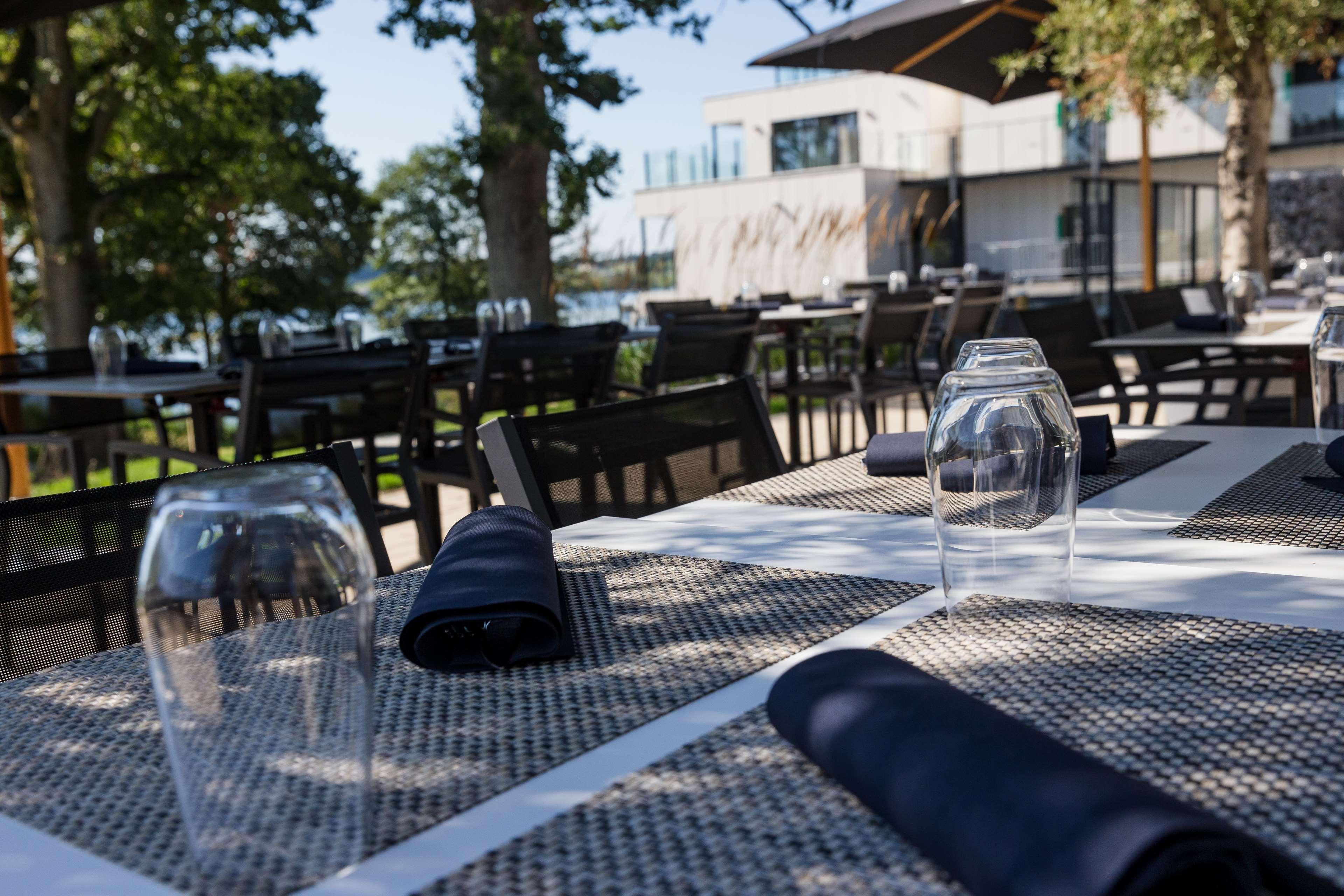 Golden Lakes Hotel Boussu-lez-Walcourt Bagian luar foto