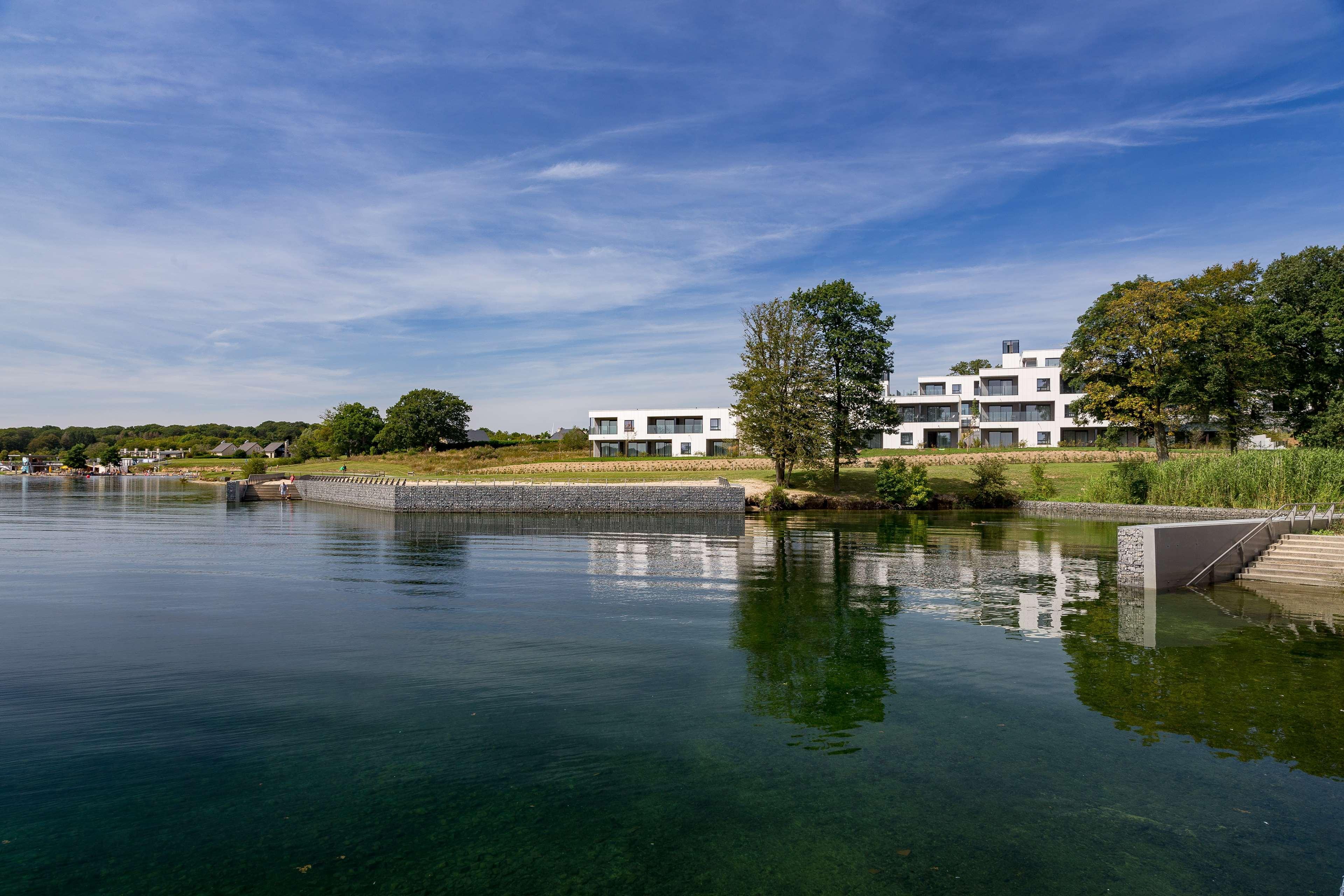 Golden Lakes Hotel Boussu-lez-Walcourt Bagian luar foto